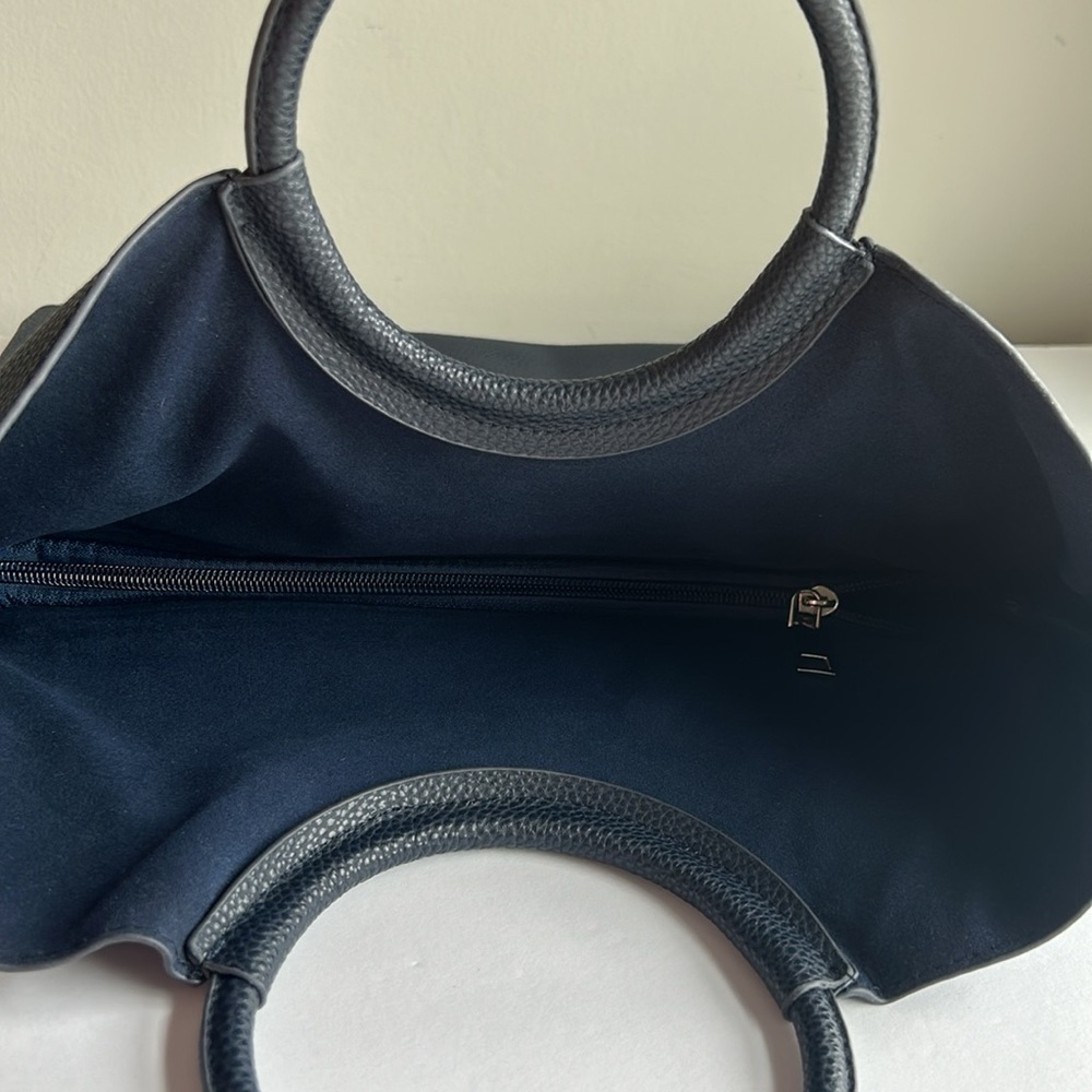 NWT Caracol Tote Bag in Navy Faux Pebbled Leather - Picture 7 of 8